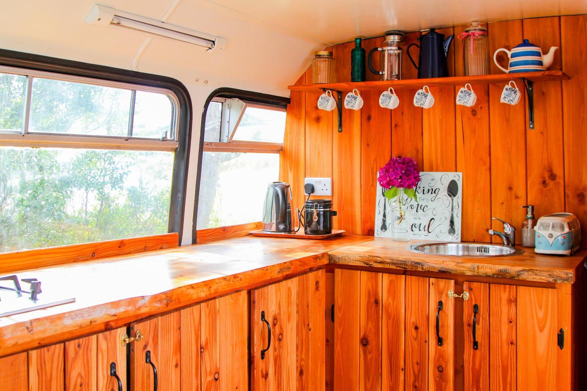 Double Decker Bus At Valentia Island Escape Otel Chapeltown Dış mekan fotoğraf